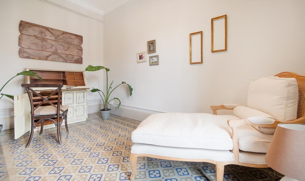 You Stylish Boutique Apartments Барселона Экстерьер фото