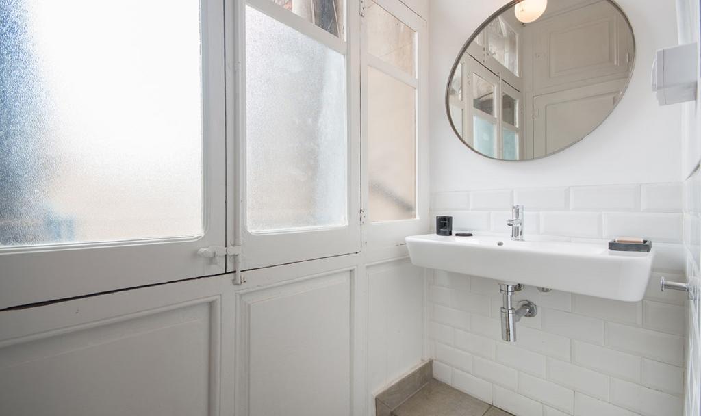 You Stylish Boutique Apartments Барселона Экстерьер фото